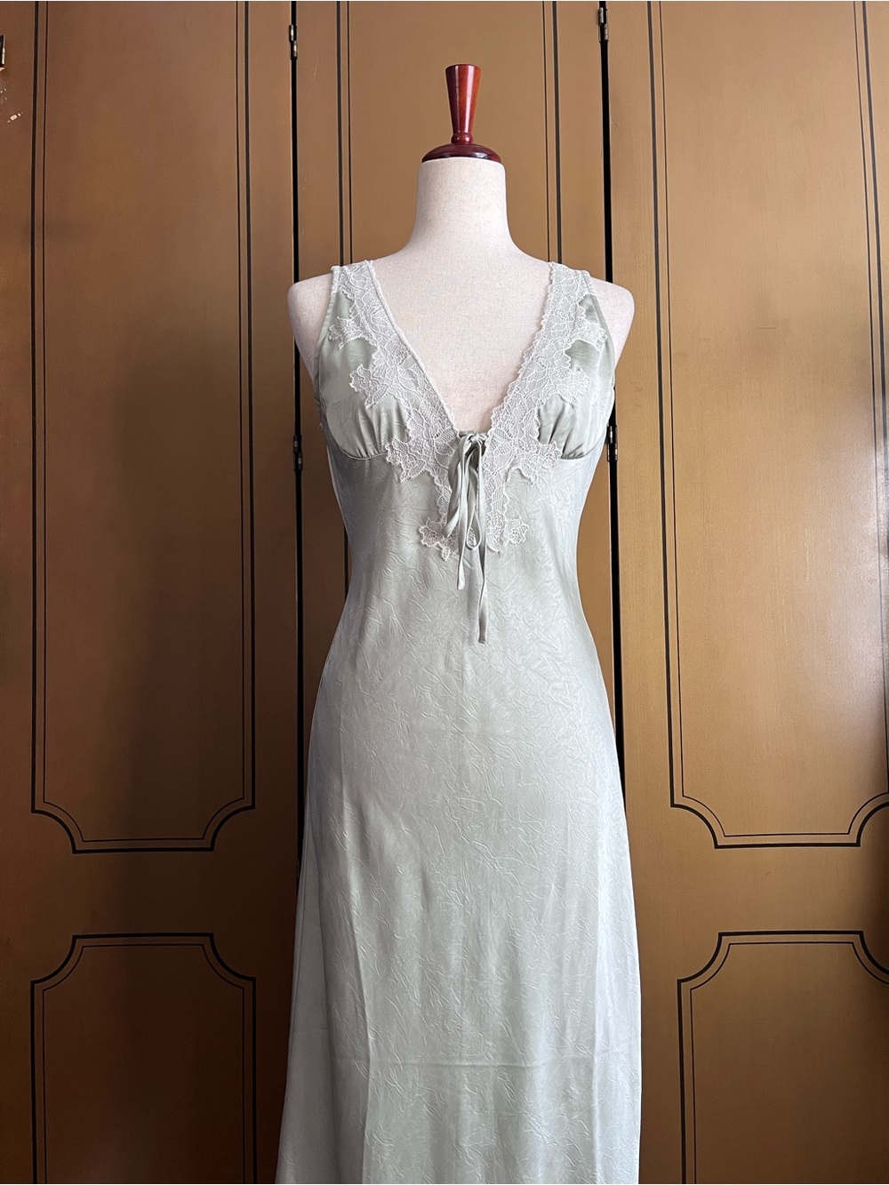 Lace-Trim Pale Green V-Neck Maxi Dress - Picture 2 of 6